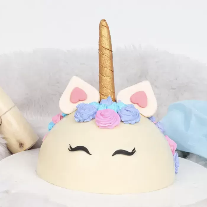 Unicorn Theme Pinata Cake