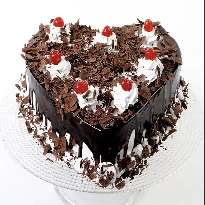 Hearts Black Forest Cake - Eggless
