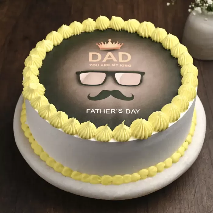 Round Fathers Day Photo Cake
